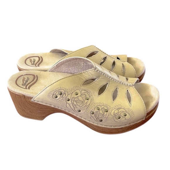 Dansko | Women’s light tan Sheri Cut Out Clog, embossed roses, Euro sz 38 US 7.5 - Picture 6 of 13